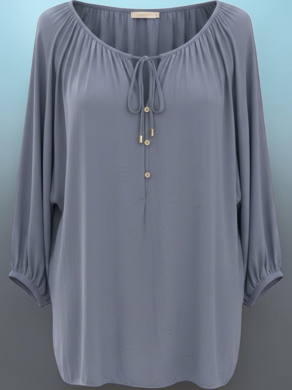 Bundle size 2 X: Women's mauve tunic& 2 pair of white capris. All in great shape